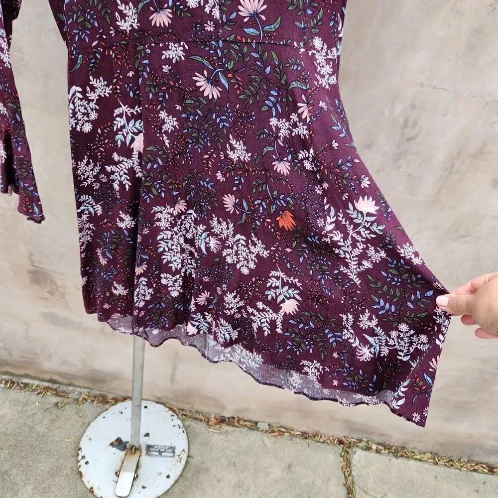 Two arrows dark floral keyhole bell sleeve dress - Picture 6 of 8
